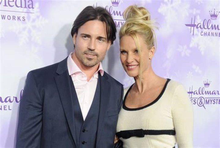 'Desperate Housewives' Star Nicollette Sheridan to Divorce Husband After 6 Months - Closer Weekly
