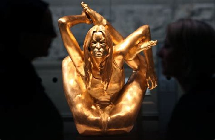 Amy Winehouse Topless in New Daniel Edwards Sculpture
