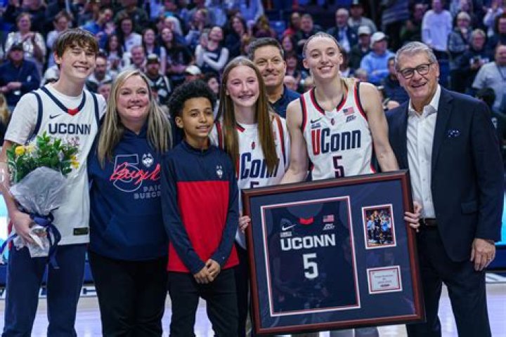 Are Paige Bueckers Parents Bob Bueckers And Amy Dettbarn Still Married? Siblings Family