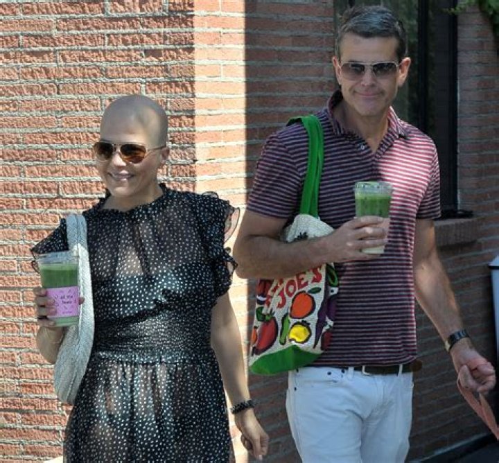 Attractive Actor David Lyons: Is He Dating Someone? Girlfriend Or Is He Married? Wife, Gay Rumors