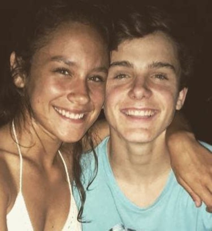 Aydon Holley Dating Hot Girlfriend Net Worth
