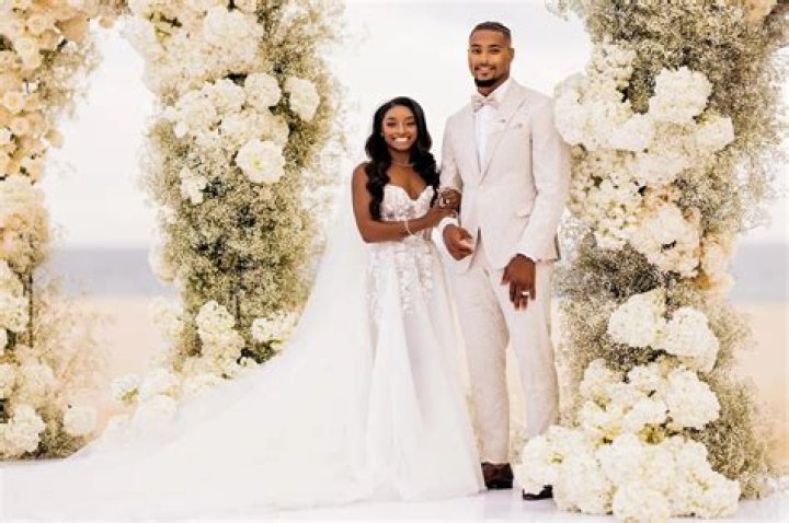 Chiney Ogwumike Wiki, Wikipedia, Sister, Partner, Ig, Wedding, Husband, Height, Wedding, Instagram, Engagement