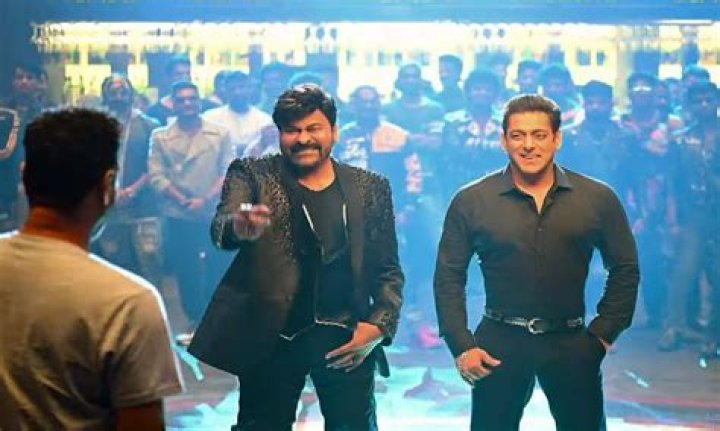 Chiranjeevi Does 'Thaar Maar Thakkarmaar' With Raviteja