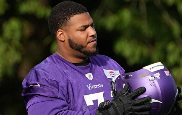 Christian Darrisaw Salary & Contract