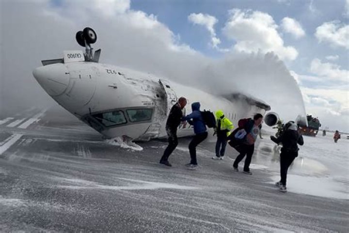 Couple Marry 35,000 Feet in the Air During Plane Wedding