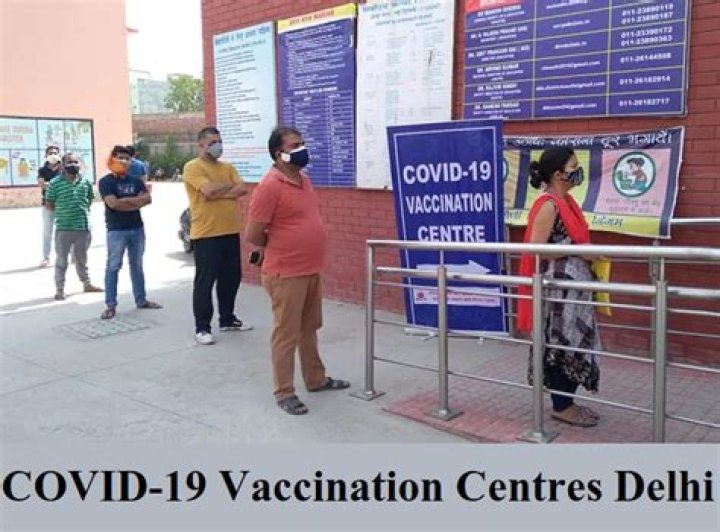 Covid-19: Vaccination Centres to Remain Open Till Late as 1,196 Contract Virus on Christmas Day