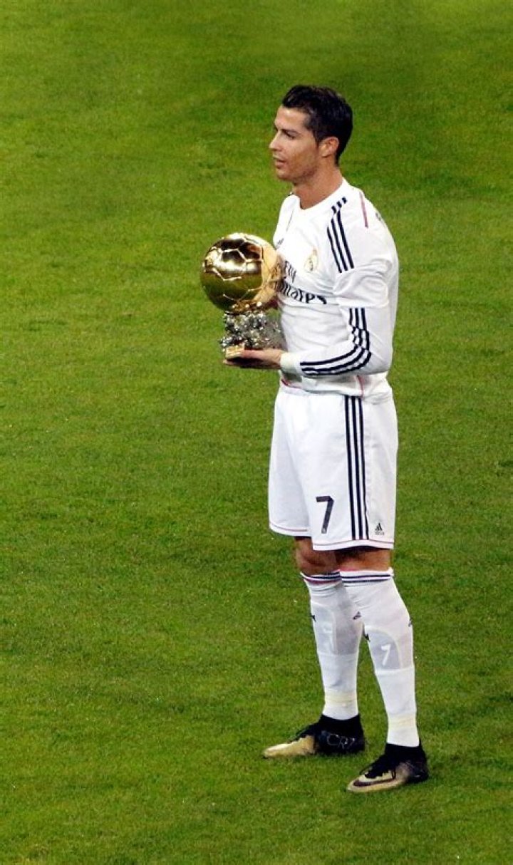 Cristiano Ronaldo wikipédia, biographie, épouse, origine, femme, nouveau compagnon, taille, enfant et plus
