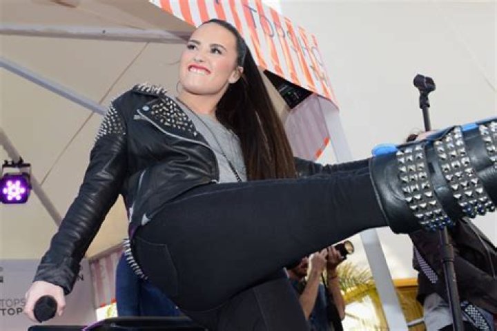 Demi Lovato Performs ‘Give Your Heart a Break’ in a Boot at the Grove [Video]