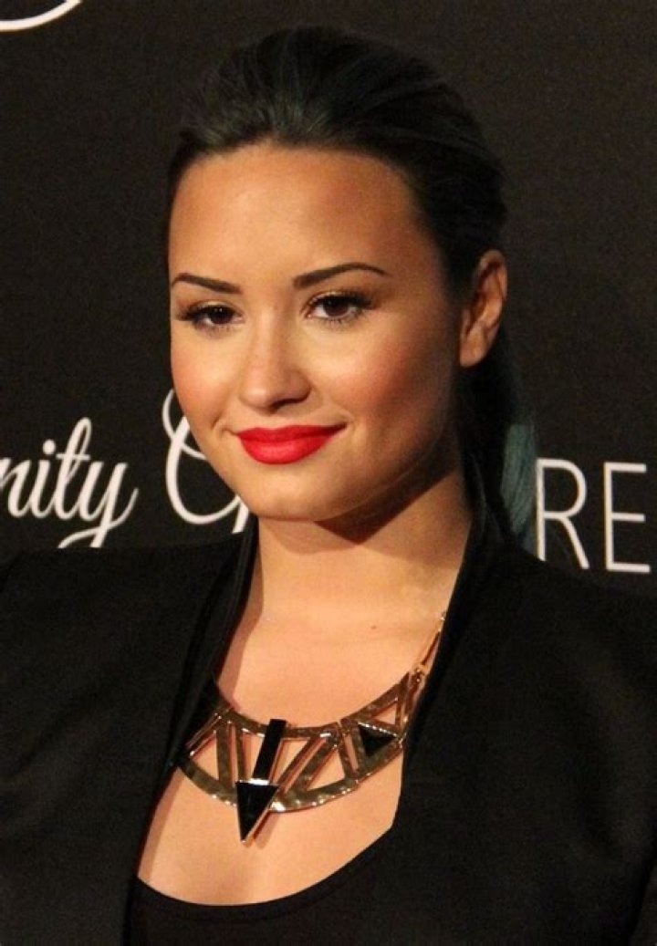 Demi Lovato wikipédia, biographie, épouse, origine, mari, nouveau compagnon, taille, enfant et plus