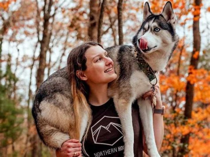 Ellie Thumann (Elliexoxo Fashion) Biography, Age, Wiki, Height, Weight, Boyfriend, Family & More