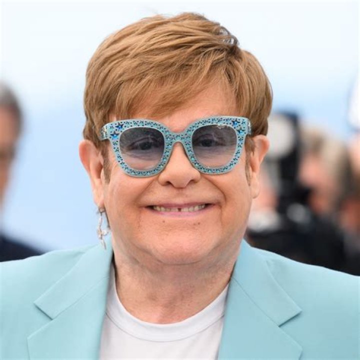 Elton John Shares Alcoholics Anonymous Coin to Celebrate 29 Years of Sobriety: ‘I Was a Broken Man’