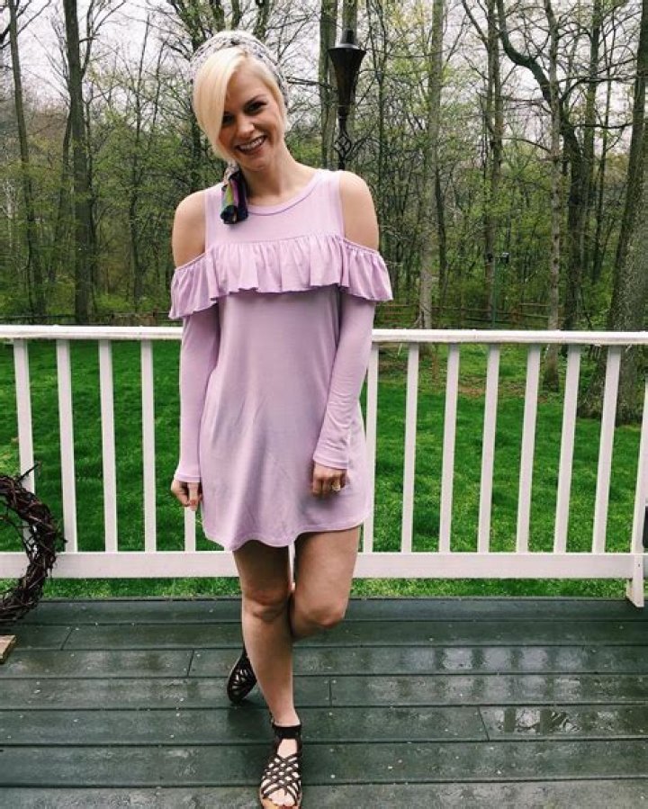 Emma Elle Roberts - Age, Height, Husband, Net Worth, Wiki