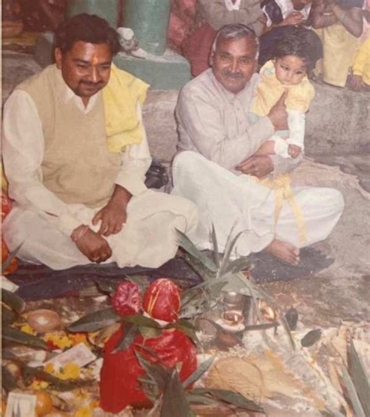 Hari Shankar Tiwari Age, Death, Wife, Children, Family, Biography & More » StarsUnfolded