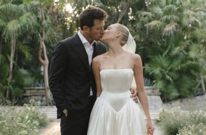 Is Alex Cooper still engaged, Married, partner, Relationship, Dating