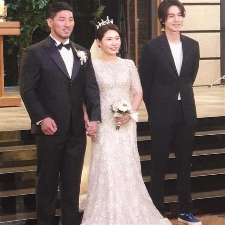 Lee Dong-Wook Wife and Son: Exploring the Enduring Legacy of Lee® Apparel