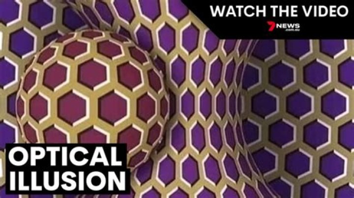 Optical Illusion Makes Plane Appear To Be Floating On The Spot While Flying