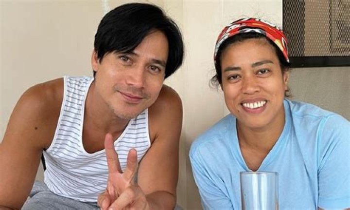 Pilar Pascual Gets A Kiss From Her Fellow Co-Star, Is He Her Boyfriend?