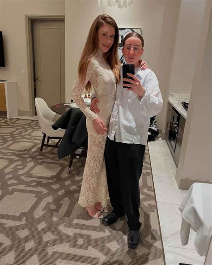 Robby Hoffman: Comedian, Writer, and a Fresh Face Taking Over Screens in 2025