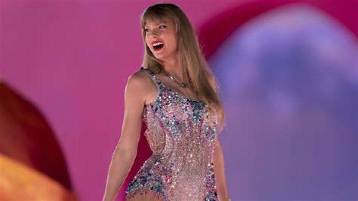 Taylor Swift Welcomes Nelly to The Stage at '1989 Tour' Stop in St. Louis