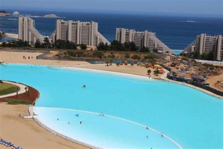 The 10 Largest Swimming Pools in the World