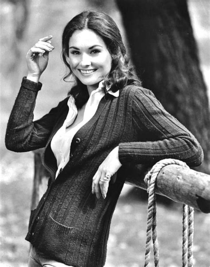 Where is Lori Saunders today? Net Worth, Measurements, Bio