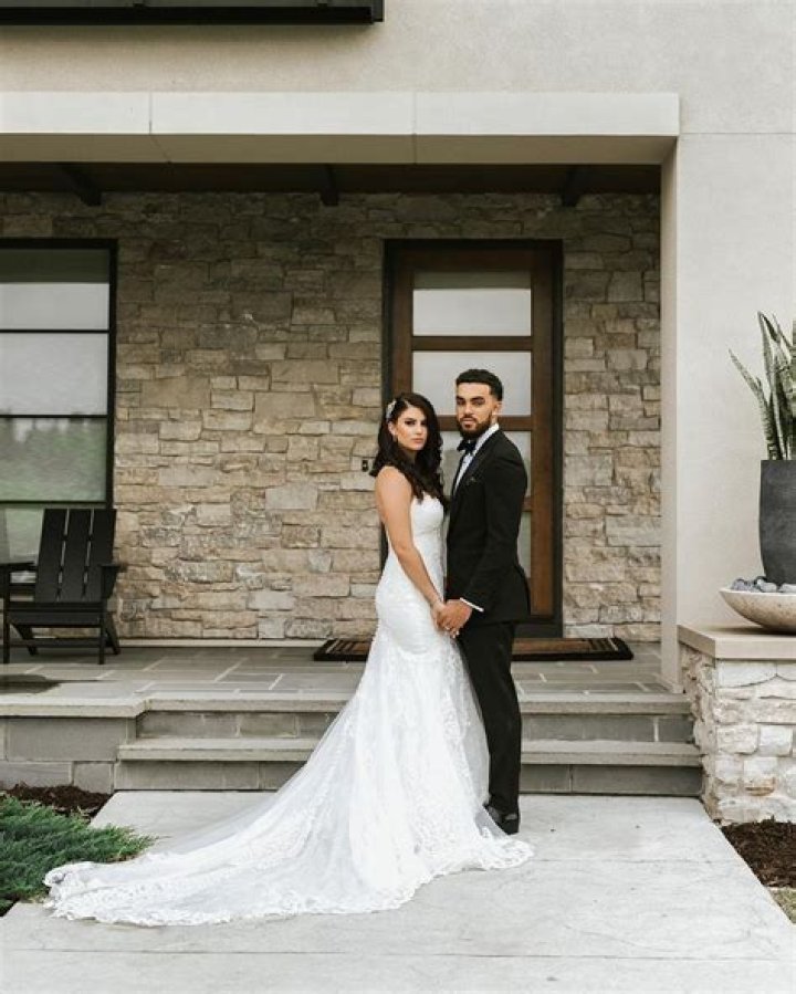 Who is Carrie Yeakey, Wife of Tyus Jones? His Parents, Family, Salary, Jersey