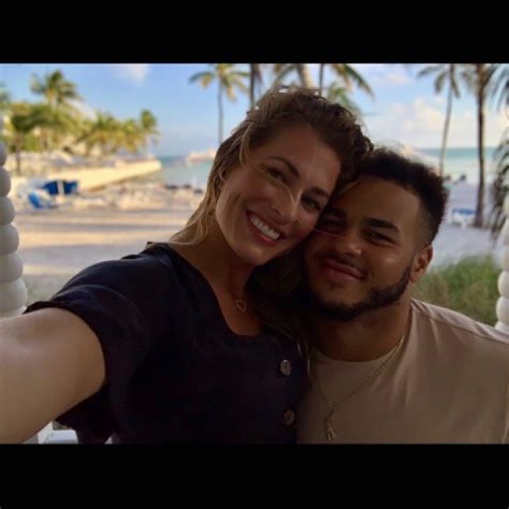 Who is Kelly Jo, Girlfriend of T.J. Edwards? His Parents, Family, Salary, Jersey