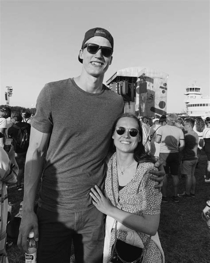 Who is Verna Aho, wife of Lauri Makkanen? His parents, family, networth, jersey