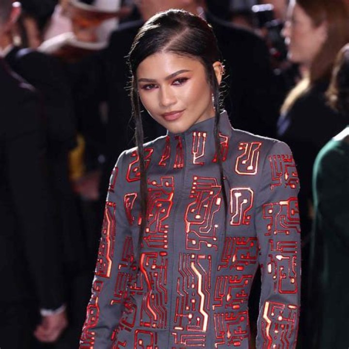 Zendaya's Zig-Zag Part Paired Perfectly With her Y2K Couture